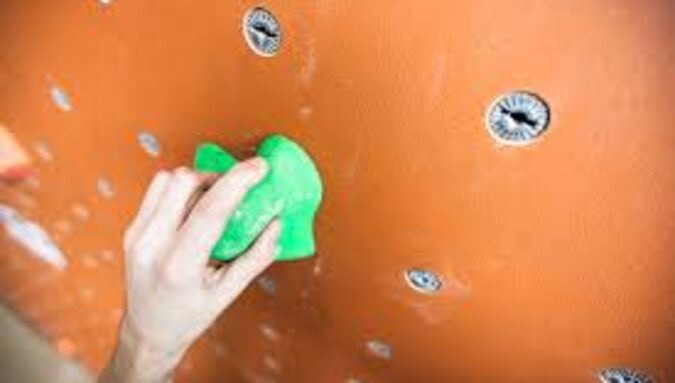 Main sur Prise d'escalade